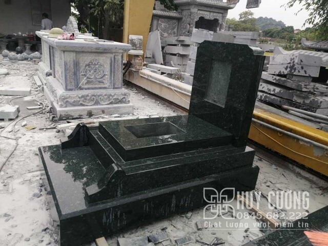 Mẫu mộ đá xanh rêu đơn giản cho khách hàng Quyền Anh tại Ninh Bình