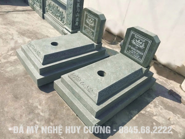 Mẫu mộ đá không mái giật cấp đẹp mắt của gia đình chị Hạnh – Yên Bái