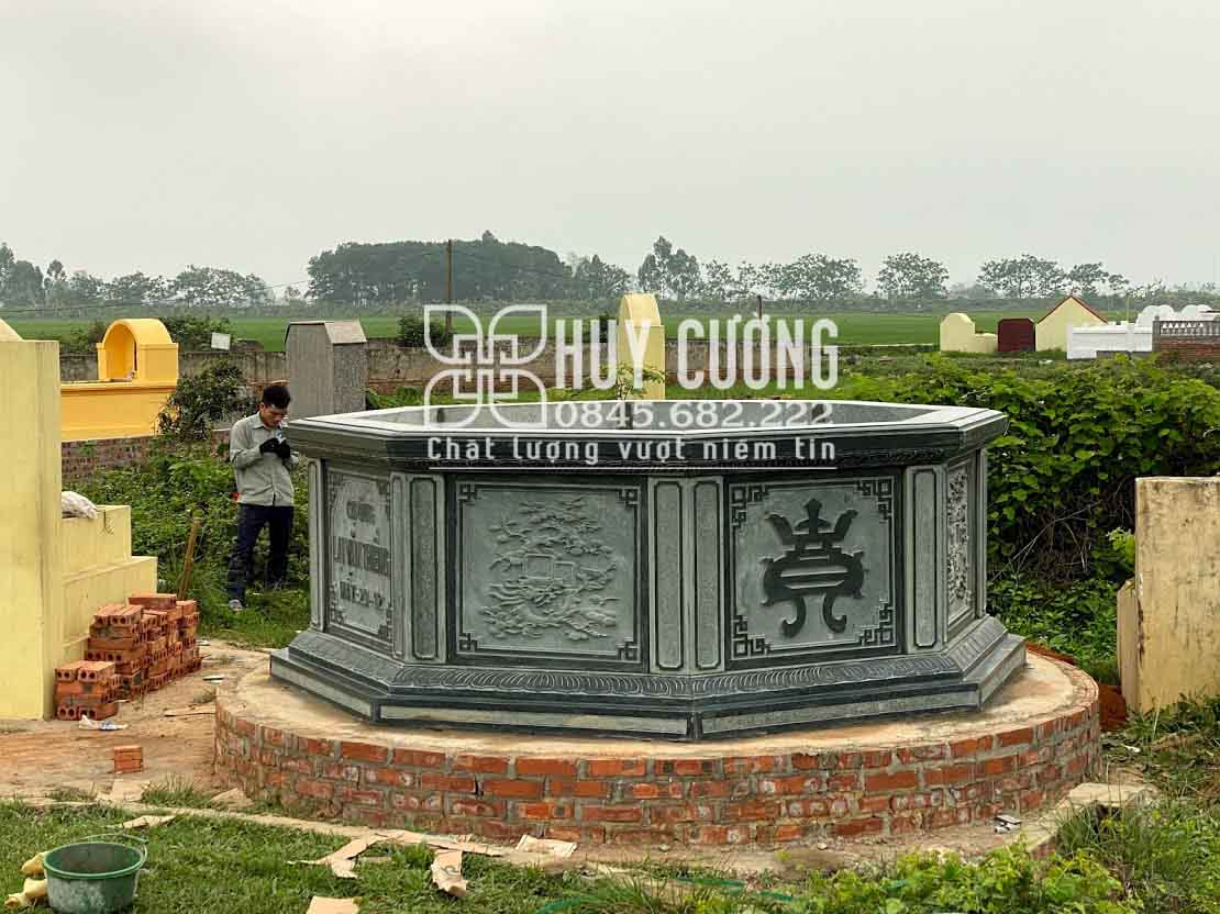 Mộ Đá Bát Giác Xanh Rêu đẹp tại Ninh Bình