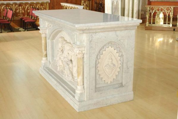 Mẫu bàn thờ đá hoa cương Công Giáo