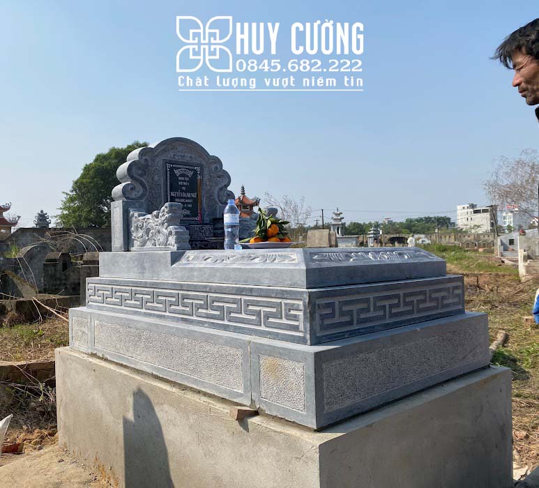 Mẫu mộ đá xanh tam cấp đơn giản Bắc Giang