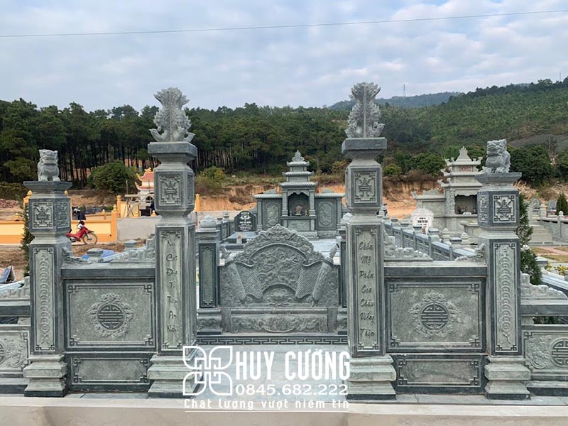 Khuôn viên khu lăng mộ đá xanh rêu Bắc Ninh